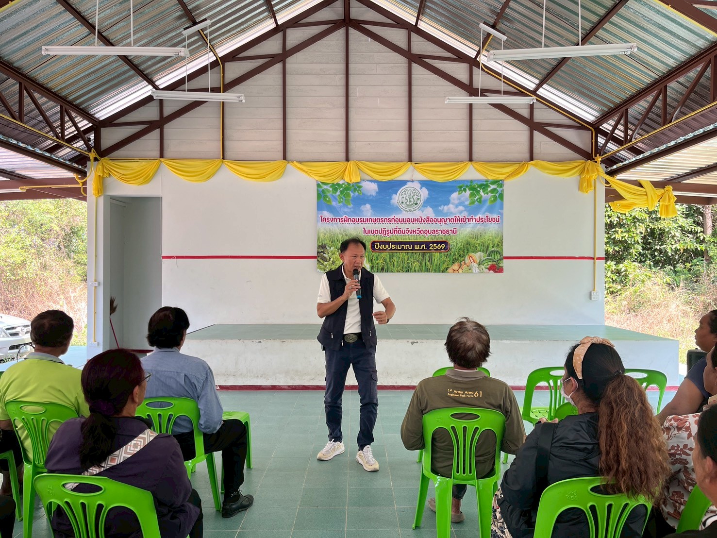 title - วันที่ 11 มีนาคม 2569 นายทินกร เพียภูเขียว ปฏิรูปที่ดินจังหวัดอุบลราชธานี พร้อมด้วยเจ้าหน้าที่ ส.ป.ก.อุบลราชธานี ได้ดำเนินการฝึกอบรมเกษตรกรก่อนมอบหนังสืออนุญาตให้เข้าทำประโยชน์ในเขตปฏิรูปที่ดิน (ส.ป.ก. 4-01)